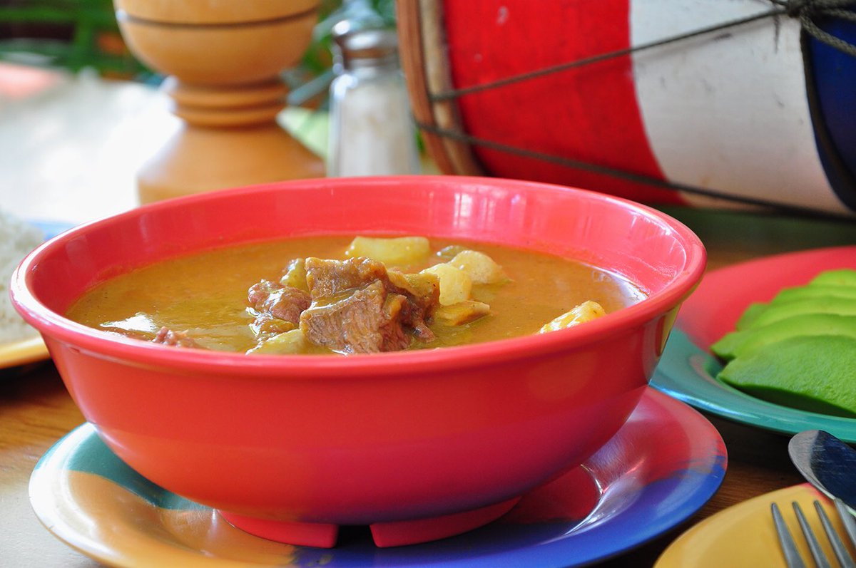 Pronóstico gastronómico de hoy: Sabrococho, arroz blanco y aguacate. ⛈☔️ #adriantropical #sancocho