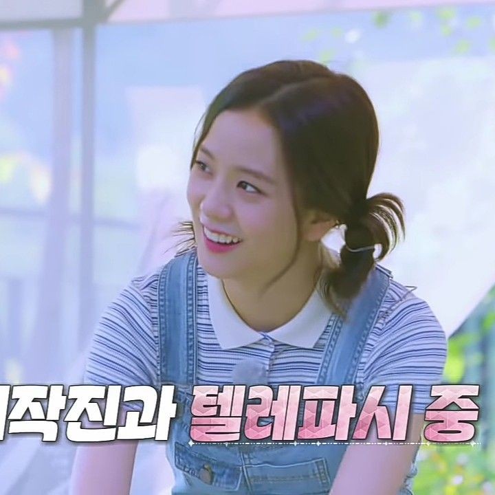 Seni cok seviyoruz Kim Jisoo her zaman uyeleri ablalık yaptın ,sen guldugunde bizde güldük sen ağladığında bizde ağladık iyi ki varsın meleğim 💕💕
#JISOO_Y9Th