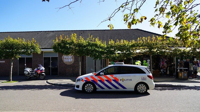 Eis: Vier maanden jeugddetentie voor overval op vakantiepark Aalden: Voor het overvallen van de winkel op vakantiepark Landal Aelderholt in Aalden heeft het Openbaar Ministerie vier maanden jeugddetentie geëist tegen een 17-jarige jongen uit Stadskanaal......