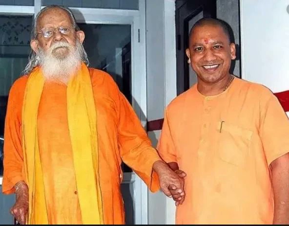 इस आंदोलन में योगी आदित्यनाथ के गुरु महंत अवैद्यनाथ के गुरु महंत दिग्विजय नाथ भी शामिल थे।सन् 1949 : 23 दिसंबर को, भगवान राम की मूर्तियां मस्जिद में पाई गईं। हिन्दुओं के मुताबिक भगवान की मूर्ति अवतरण हुई थी वहां पर जबकि मुसलमानों ने आरोप लगाया कि किसी ने रात में ..14/n
