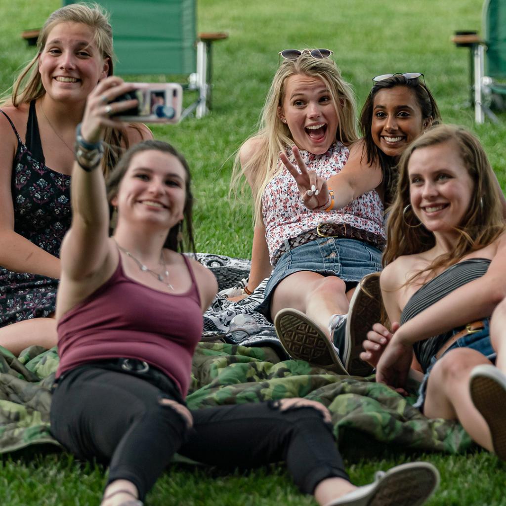 livenationAR's tweet photo. Concerts aren't the same without your squad! Tag your concert buddies &amp; share your favorite memory with them below! #InternationalFriendshipDay https://t.co/OgyB0quw0K