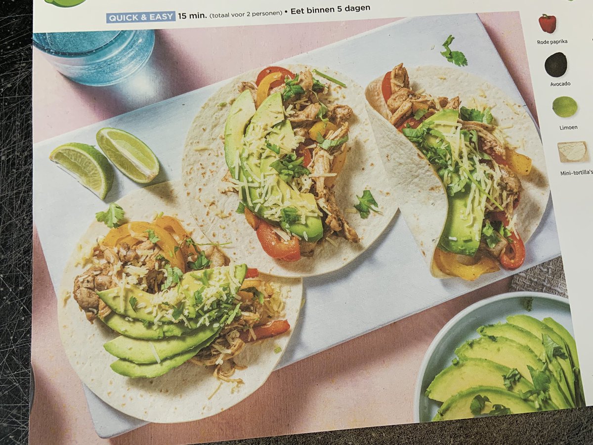 sebarcobeach's tweet photo. Ik vraag me echt af hoe ik 6 tortilla’s ga vullen met 200 gr kip, 2 paprika’s en 1 avocado... dat wordt honger lijden vanavond @HelloFreshNL https://t.co/zDxBOTBJW0