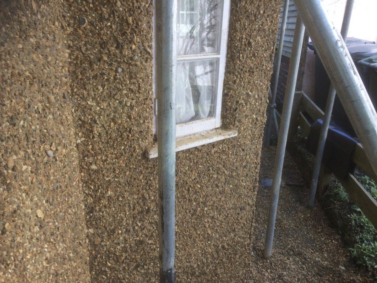 PegasusPlaster's tweet photo. Finish coat of pebble dashing being applied, water resistant sand and cement containing fibres and finished with a mixture of stones to match original Victorian style pebble dash. #muswellhill #pebbledashing https://t.co/jn6o0qzlZw