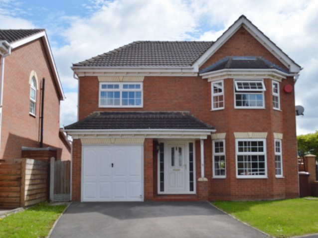castledwellings's tweet photo. 🏡For Sale: Green Row, #Methley

Offered with no onward chain, this beautifully presented well proportioned four bedroom detached family house, benefiting from large master bedroom with en-suite. 

🌍https://t.co/ObAR5521Kn #EstateAgents #ForSale #Property #House #Garden https://t.co/rFIETCPI8V