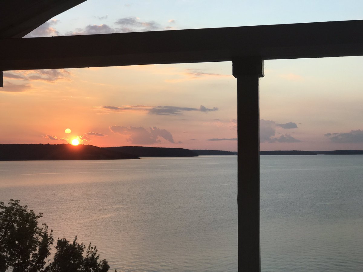 rendezvoushere's tweet image. 