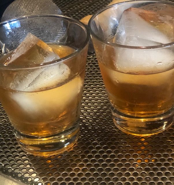 Friday eve calls for cocktails.🍹
southofbeale.com/menus/#craft-c…