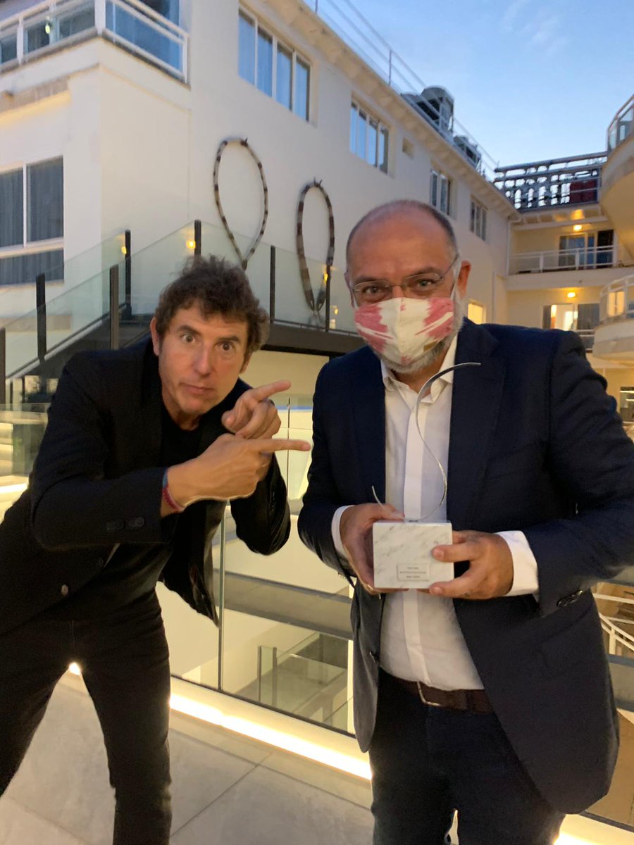 EsportsConsell's tweet photo. 🎙El conseller Serra assisteix als III #PremisSomriu de la Ràdio i la TV➡️ Reconeixement a professionals🔝 de la informació, la comunicació i l'entreteniment de Balears i la resta d'Estat📺
Enhorabona als guardonats i gràcies per aquest acte👌!
#patrocini2020 #turismeiesports https://t.co/oerEpI5AbE