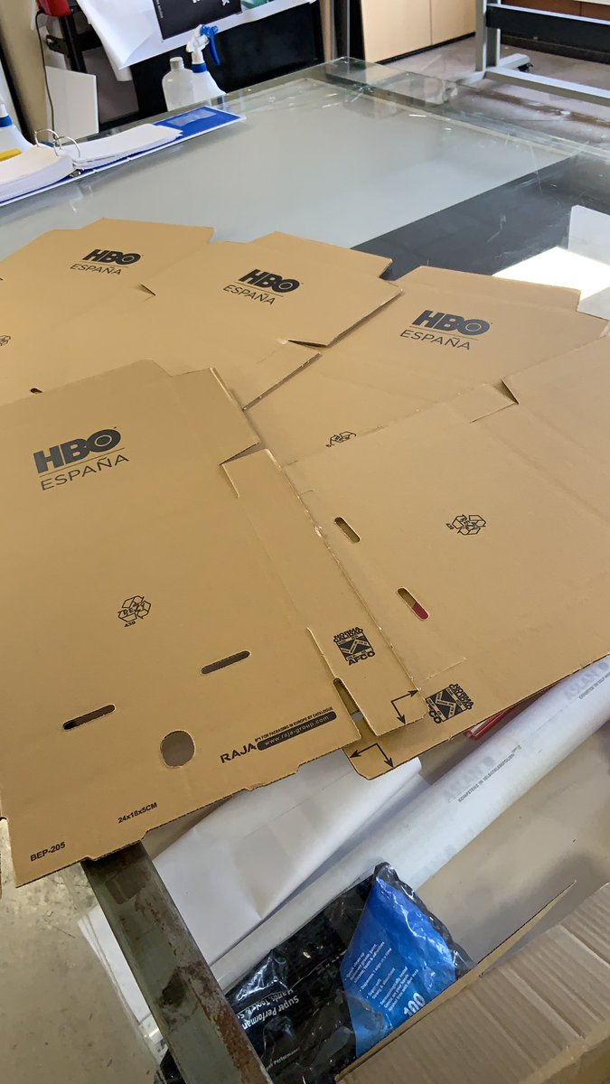 pdfcluster's tweet photo. HBO España impresión directa sobre cajas de cartón ondulado https://t.co/fVkrxt8AuJ