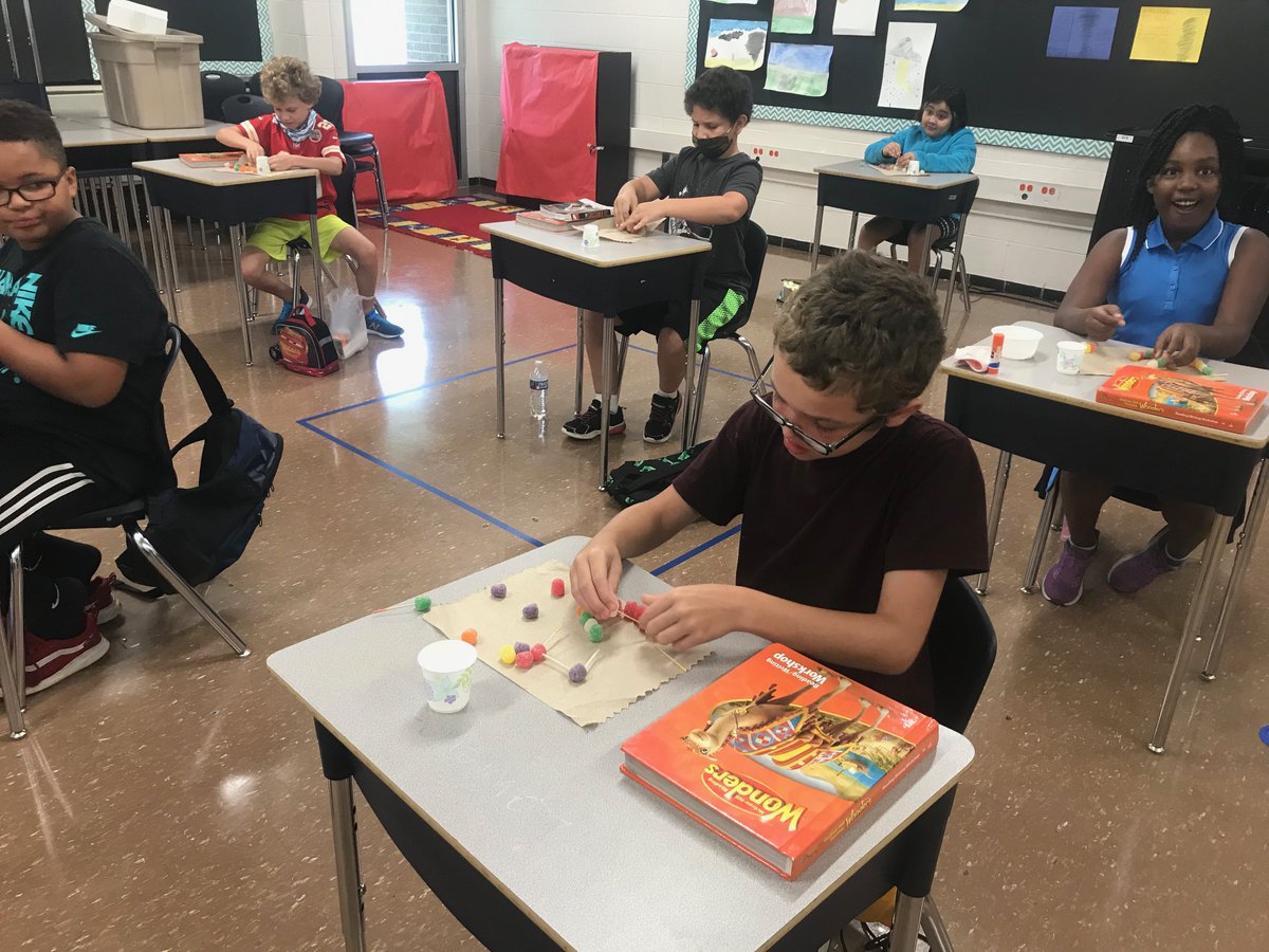 RQSFleetridge's tweet photo. Check out these gumdrop towers! Our fourth graders are practicing perseverance. #RQSConnected #StrongerTogether #summerschool https://t.co/hua0xD9cQt