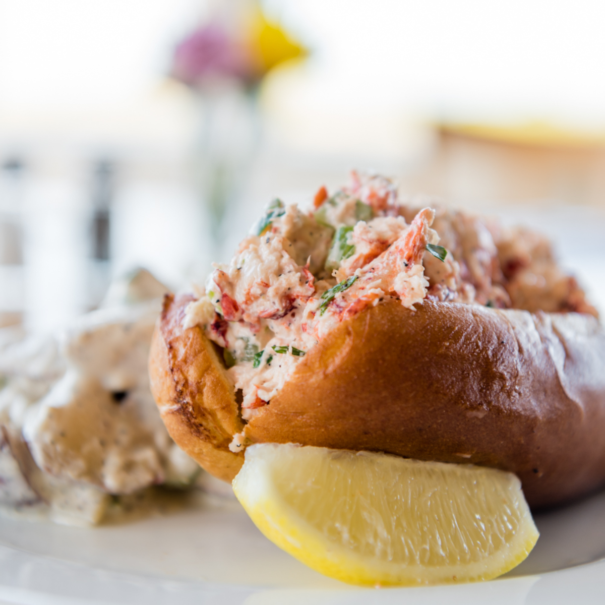 Gosmansdock's tweet photo. Money can't buy happiness, but it can buy our lobster roll -- and that's enough to make your day! https://t.co/OiiAWVfbMZ