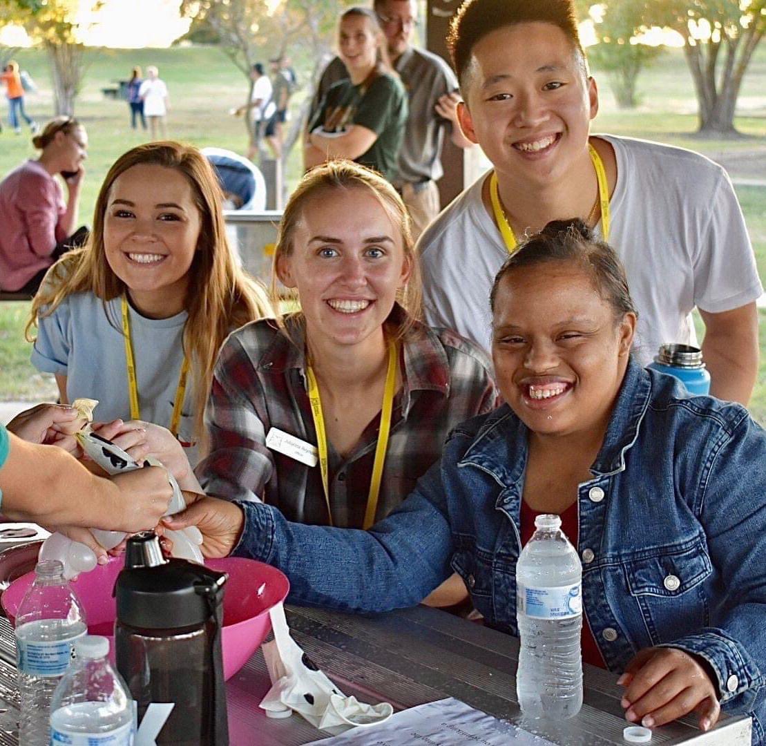 PSUN_SHSU's tweet photo. Throwback to our farm park day! We definitely miss everyone and can’t wait to see all of our buddies! PS WE LOVE YOU! ☀️ #shsu21 #shsu22 #shsu23 #shsu24 https://t.co/CsDA5YLc7u