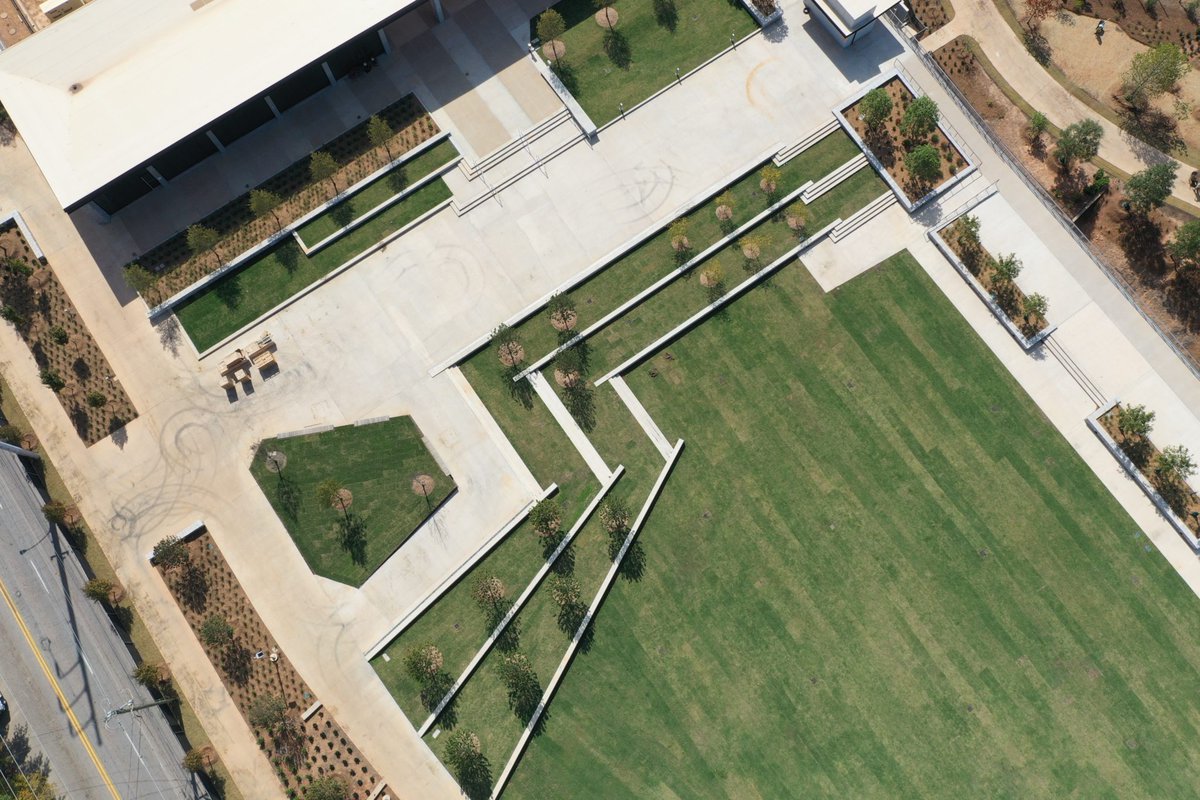 thepanelguys's tweet photo. The Grant Park Gateway adds 1,000 parking spaces, a 4,000 sq. ft. restaurant, & 2.5 acre "green roof" to the park.
We fabricated & installed 6,344 sq. ft. of MCM panels & 14,700 sq. ft. of Perforated Corten Steel. #mcmalliance
Architect: @SmithDaliaArch
GC: Winter Johnson Group https://t.co/iKEPG5UaM7