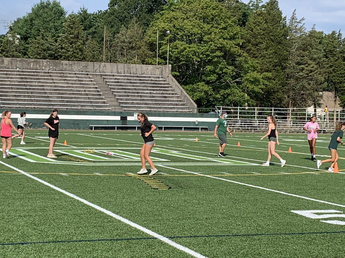 rossathibault's tweet photo. It was hot today which makes the work that our student-athletes &amp; coaches @ACrisafulli02 @DHSGridiron @DHS_Strength @BigGreenSports were putting in that much more impressive—all while maintaining appropriate and safe public health guidelines! #DartmouthHS #DHStrong https://t.co/qD0QFE7aey