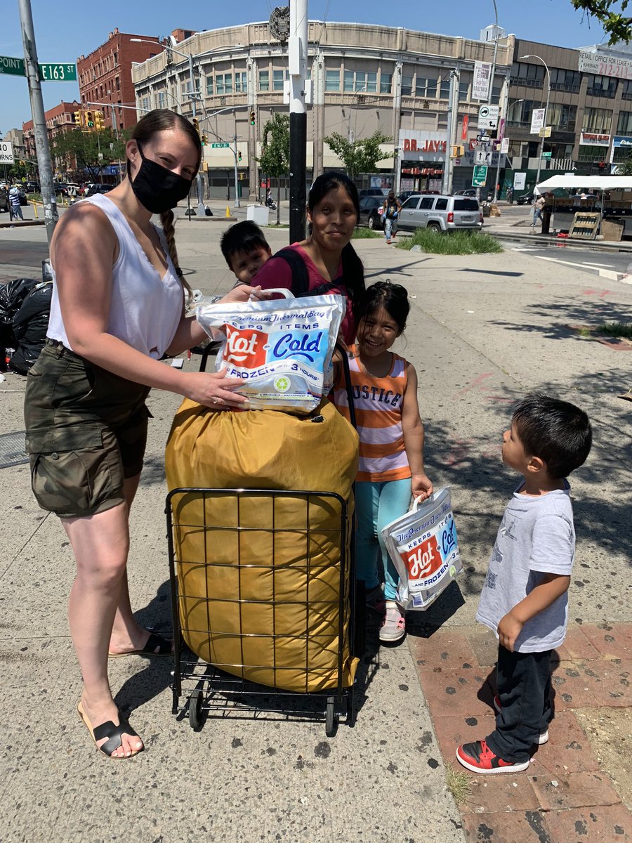 MrBallerwalk's tweet photo. 400+ free meals every Sunday me & the family pass out to Hunt point section of the Bronx. I will help my community in every way I can and I will always give myself to you. Salute to all the people that are helping build their communities to be stronger !!!
#onlytherealcanrelate https://t.co/rrKJrbDW3Y