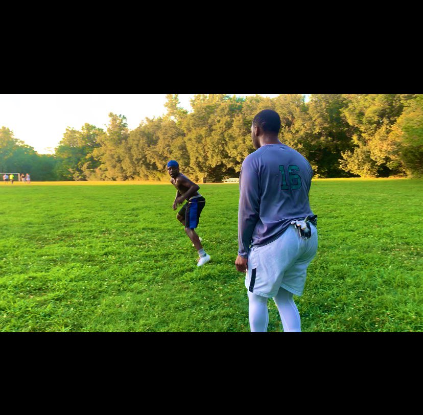5_vs4's tweet photo. Gotta work my hardest even if it’s no one working wif me💯👨🏾‍🦯 https://t.co/Dlu5fPvghP
