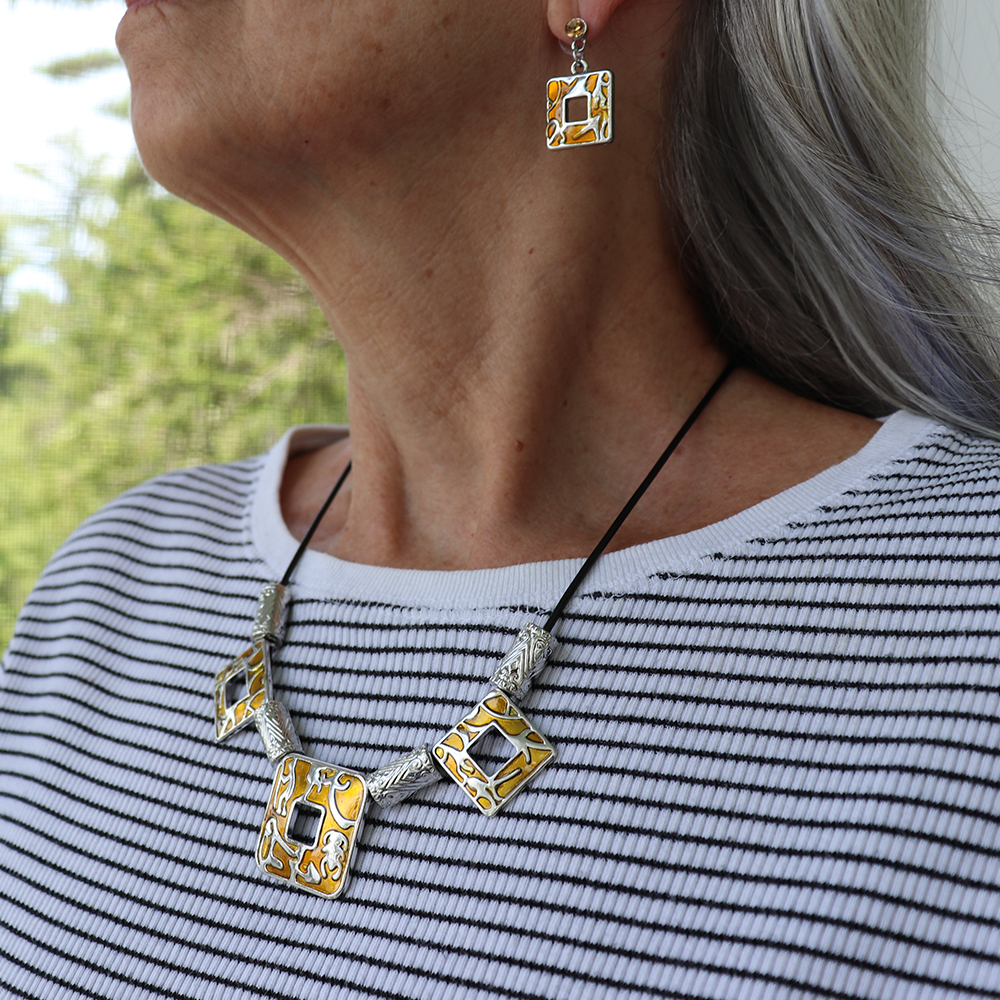 NovadabJewels's tweet photo. Attention! Necklace set is launching today! We truly feel this piece is one of a kind and are so excited to bring it to you today.
https://t.co/qDX4psSZLE
#dealoftheday #jewelryforsale #jewelryset #jewelryfashion #necklace #necklaceset #necklaceforsale #necklacesets #necklacesale https://t.co/lTxBIAwWGe