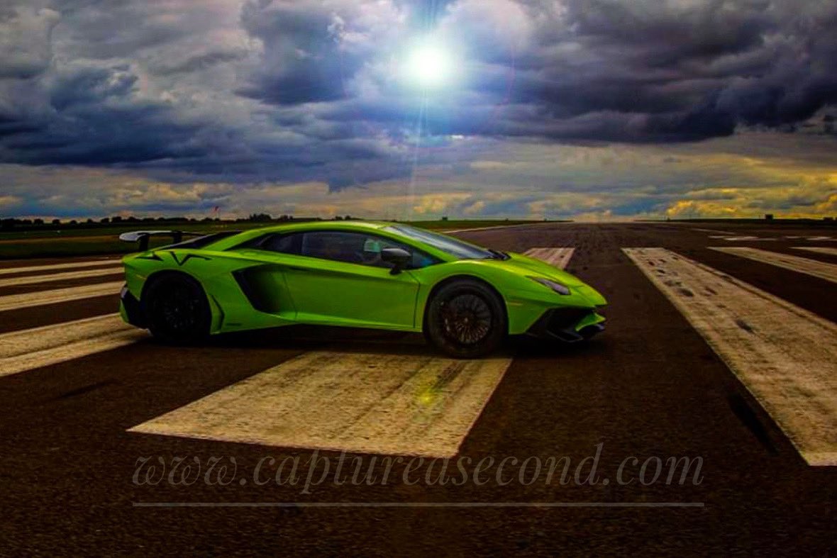 captureasecond's tweet photo. Being Overtaken. Sometimes it is OK to be overtake, especially if it is by a @Lamborghini on the runway at @RAFScampton whilst in a @BentleyMotors convertible... #lamborghini #runway #bentley #raf #scampton #avgeek https://t.co/7q4TlnXk1S