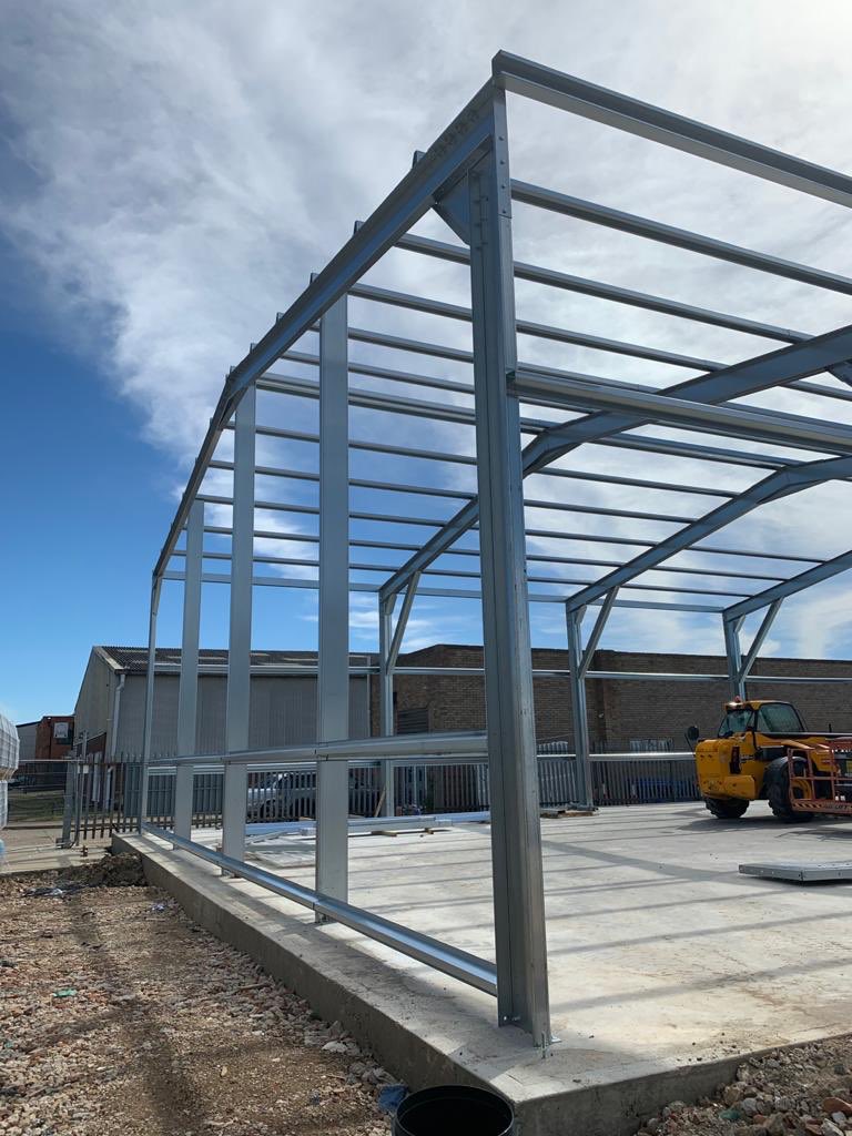 FirstFixGroup's tweet photo. Canvey , Essex .
17x24-6 m eaves .
Day 3 & #steelworking going well .
#canvey #essex https://t.co/8y9iaWb4oz