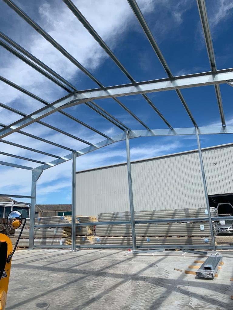 FirstFixGroup's tweet photo. Canvey , Essex .
17x24-6 m eaves .
Day 3 & #steelworking going well .
#canvey #essex https://t.co/8y9iaWb4oz