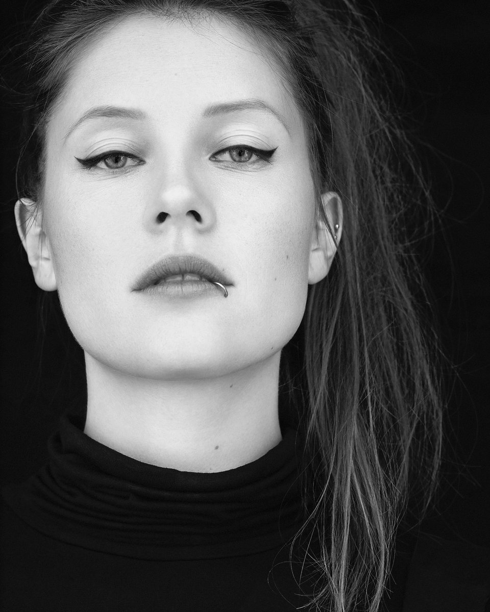 CharlottedWitte's tweet image. #challengeaccepted. A picture which is not just about female empowerment and support. The hashtag was created to raise awareness about femicide. A sex based hate crime term meaning “the intentional killing of females because they are females”.