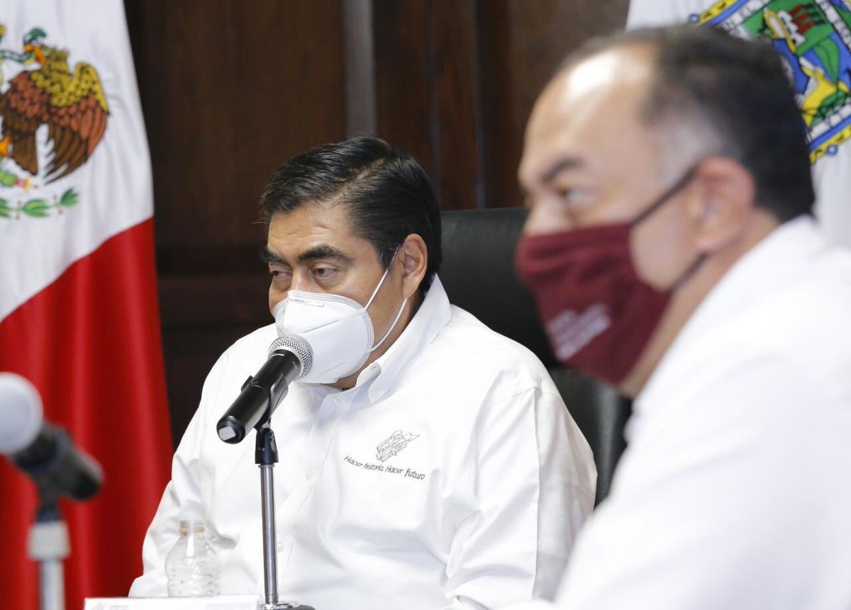 MBarbosaMX's tweet photo. El Gobierno del Estado ha entregado millones de #cubrebocas con el objetivo de prevenir más contagios, continuaremos con esta acción para cuidar la salud de las y los poblanos durante la pandemia. https://t.co/vfVFQ61WKL