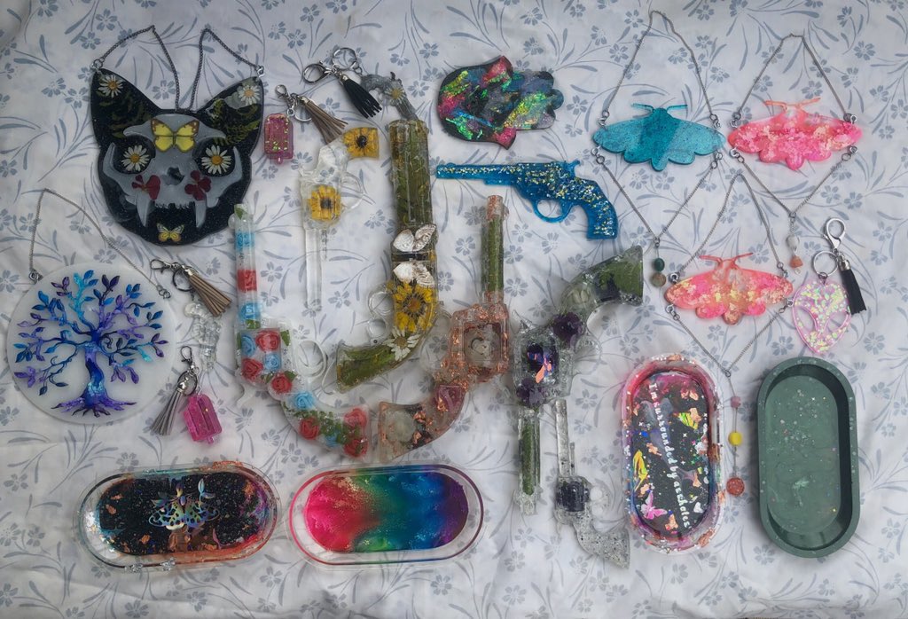 HanCraftedArts's tweet photo. Having my shop update tomorrow at 1pm eastern!✨
Link in bio
#resin #resinart #resingun #rollingtray #epoxy #epoxyresin #art #ArtistOnTwitter #SmallBiz #SmallBusiness #etsy #etsyshop #support https://t.co/FqpstDsEJq