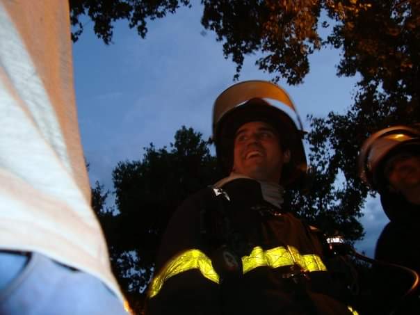 agusvazquez05's tweet photo. Esa tarde no tenías que estar, pero estuviste, así como en otra infinidad de situaciones en las que el corazón te indicaba que debías estar. Gracias por las enseñanzas de vida y esa sonrisa que quedó grabada en mí y en tantas personas. 2/6/2020 🚒❤
Te volvería a elegir mil veces https://t.co/79lYlhBs8A