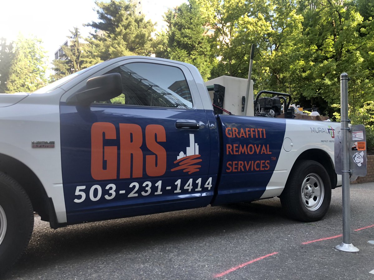 Lonwsdale and Chapman squares being cleared at the request of Oregon State Police. Groups of Portland Police officers are stationed at every corner around Chapman Square.