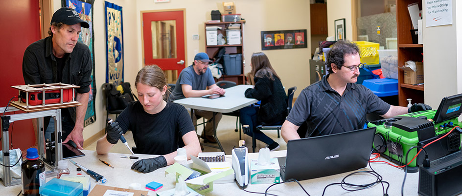 UVicPlanGiving's tweet photo. Health research is a core strength at #UVic. One area @UVicResearch focuses on is BC's response to the opioid crisis-finding ways of easing the negative impact of #COVID19. Your financial support will help unlock &amp; accelerate research efforts, https://t.co/G321d0t8zi @UVic_CISUR https://t.co/88sjTbGRbI