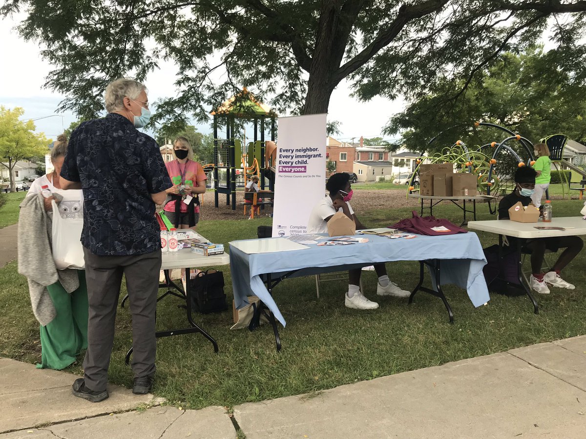 Syracuse1848's tweet photo. Our Census Outreach team has been hard at work hosting safe #CensusPushWeek Pop-Ups. At Union Park, we handed out 70 meals from Miss Prissy Catering from @market_salt, shared information and helped 17 households complete their census on the spot. NEXT: #Creators Lounge 1pm today! https://t.co/5mmhzQJuof