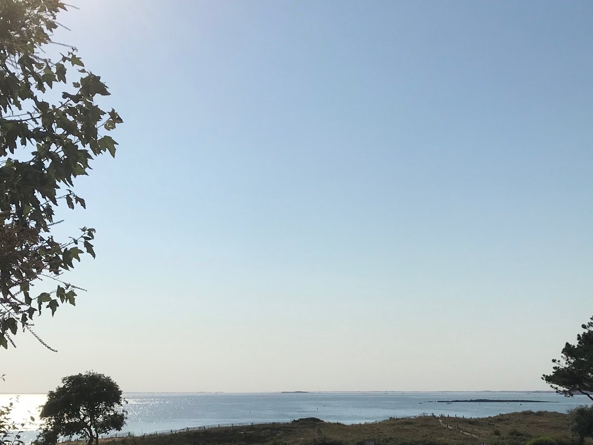 lethiecv's tweet photo. #J153 Il fait enfin chaud 🥵 en #Bretagne ! 🥰
Allez, je tente réellement le bain de mer 🌊 intégral ! 🏖
#apresJ20 #apresJ120 #LongCovid https://t.co/THfgoex0bW