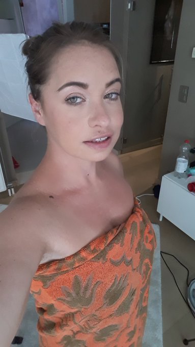 Back home after shoot with @RedBprod https://t.co/C7NpEWx2y6<a class="tags" target="_blank" title="On Twitter" href="/?out=eyJ0eXAiOiJKV1QiLCJhbGciOiJIUzUxMiJ9.eyJpYXQiOjE3MjExOTM2MjYsImlzcyI6InR3cG9ybnN0YXJzLmNvbSIsIm5iZiI6MTcyMTE5MzYyNiwiZXhwIjoxNzUyNzI5NjI2LCJyZWRpcmVjdF91cmwiOiJodHRwczovL3R3aXR0ZXIuY29tL1JlZEJwcm9kIn0.o3K1i2tJMid-HShKL8N9jDLIauC6lDqw0MbuWYyDJEXyNj0AJB-B84Njg4Qa5Fa44gGeduZ8v82VSFz-QnuDUg">@RedBprod</a><a href="/tag/workout"class="tags"><span>#workout</span></a><a href="/tag/gymday"class="tags"><span>#gymday</span></a>