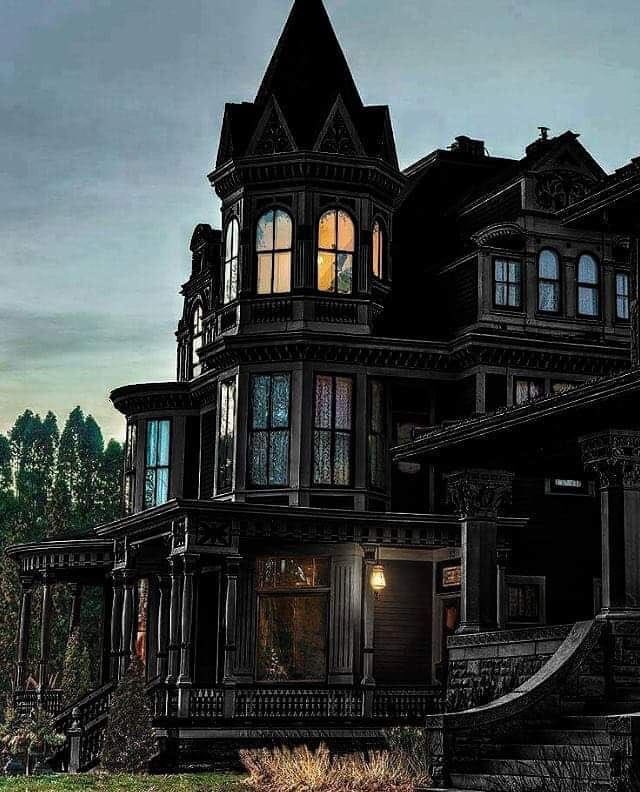 HousesVictorian's tweet photo. Which do you choose? https://t.co/8yHm42Y9bH