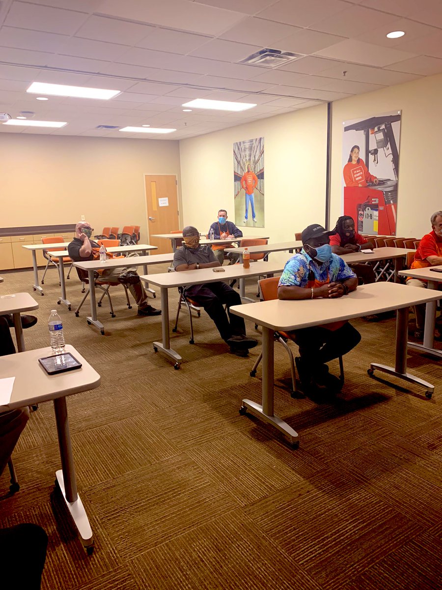 MarquisMurray5's tweet photo. QA associate Sheena did an awesome job facilitating this weeks leader development training class. Well Done Sheena!!!! https://t.co/cr8MeX2nad