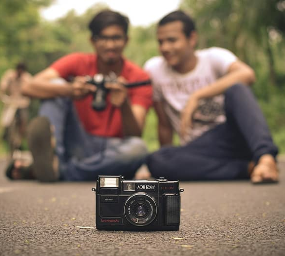 IG1com's tweet photo. Today is International Day of Friendship! What do you like to do with your best buds? Take the time to be grateful for your friends who make life that much sweeter!

#internationaldayoffriendship https://t.co/DByaT00xFQ