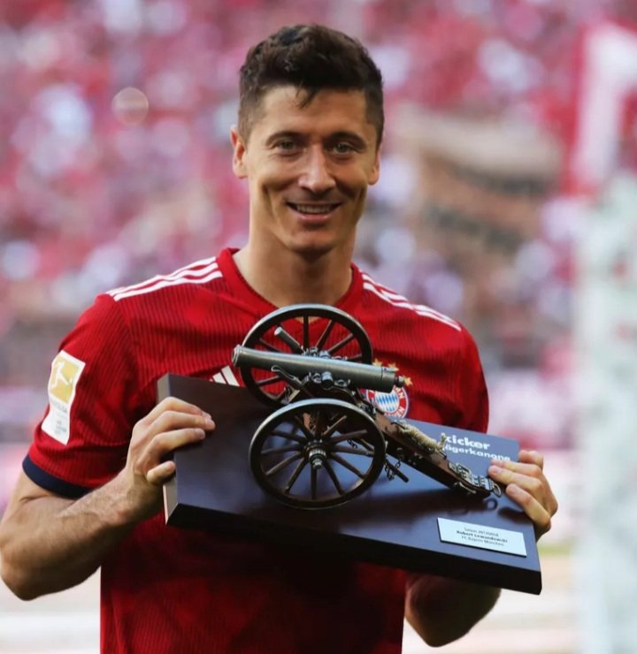 The point of this thread is not to hate on the Premier League. But thinking that Lewandowski's achievements don't count because he doesn't play in a certain country is beyond dumb. Let go of your agenda and give him his props.