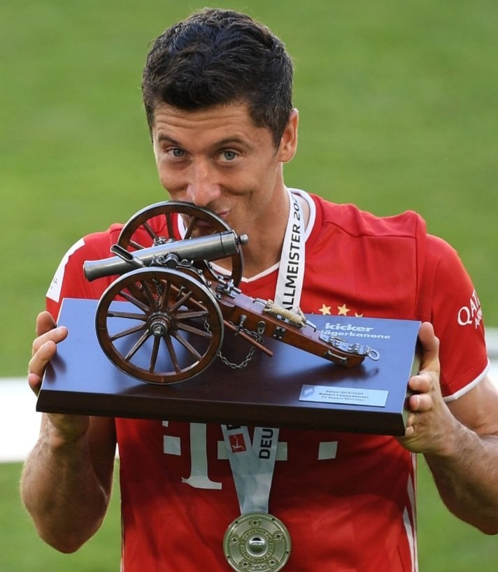 The point of this thread is not to hate on the Premier League. But thinking that Lewandowski's achievements don't count because he doesn't play in a certain country is beyond dumb. Let go of your agenda and give him his props.