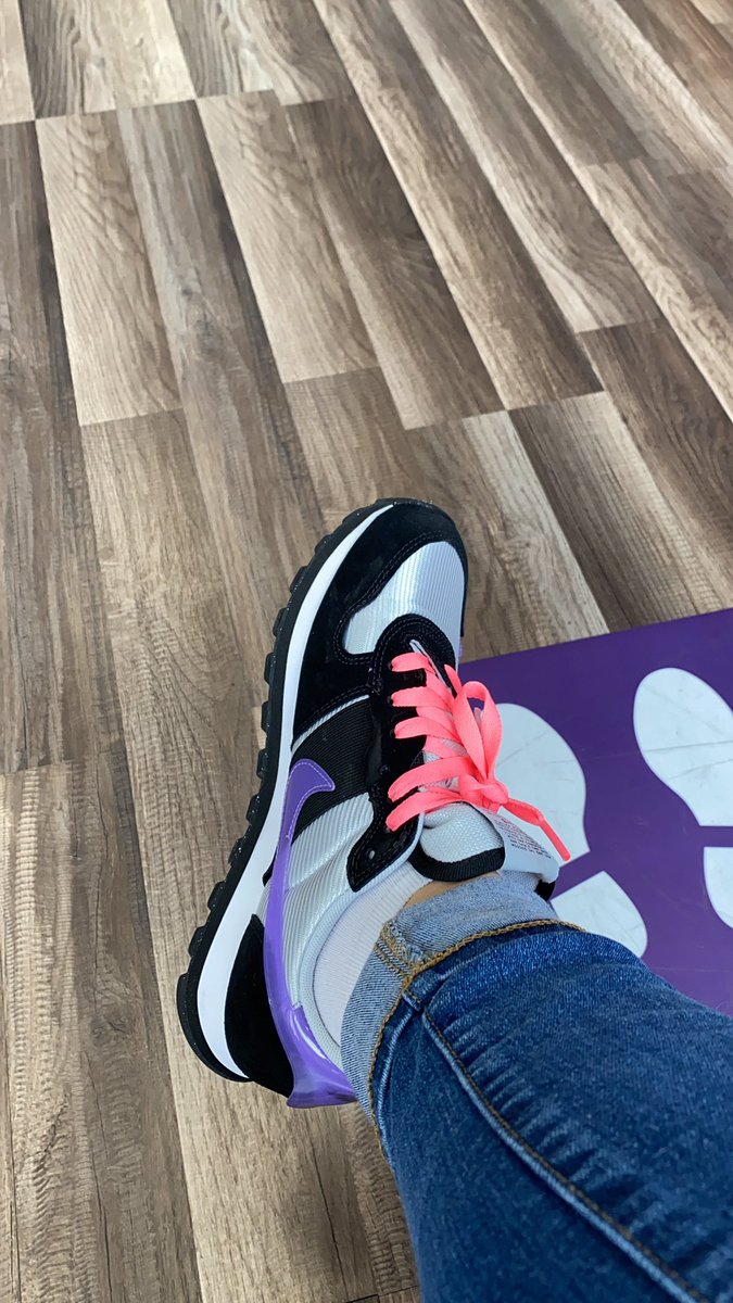 basketbowboss's tweet photo. #sneakers #murple 💜💗💜 👟#metrobytmobile #magentakicks https://t.co/U4JxqKUoc0