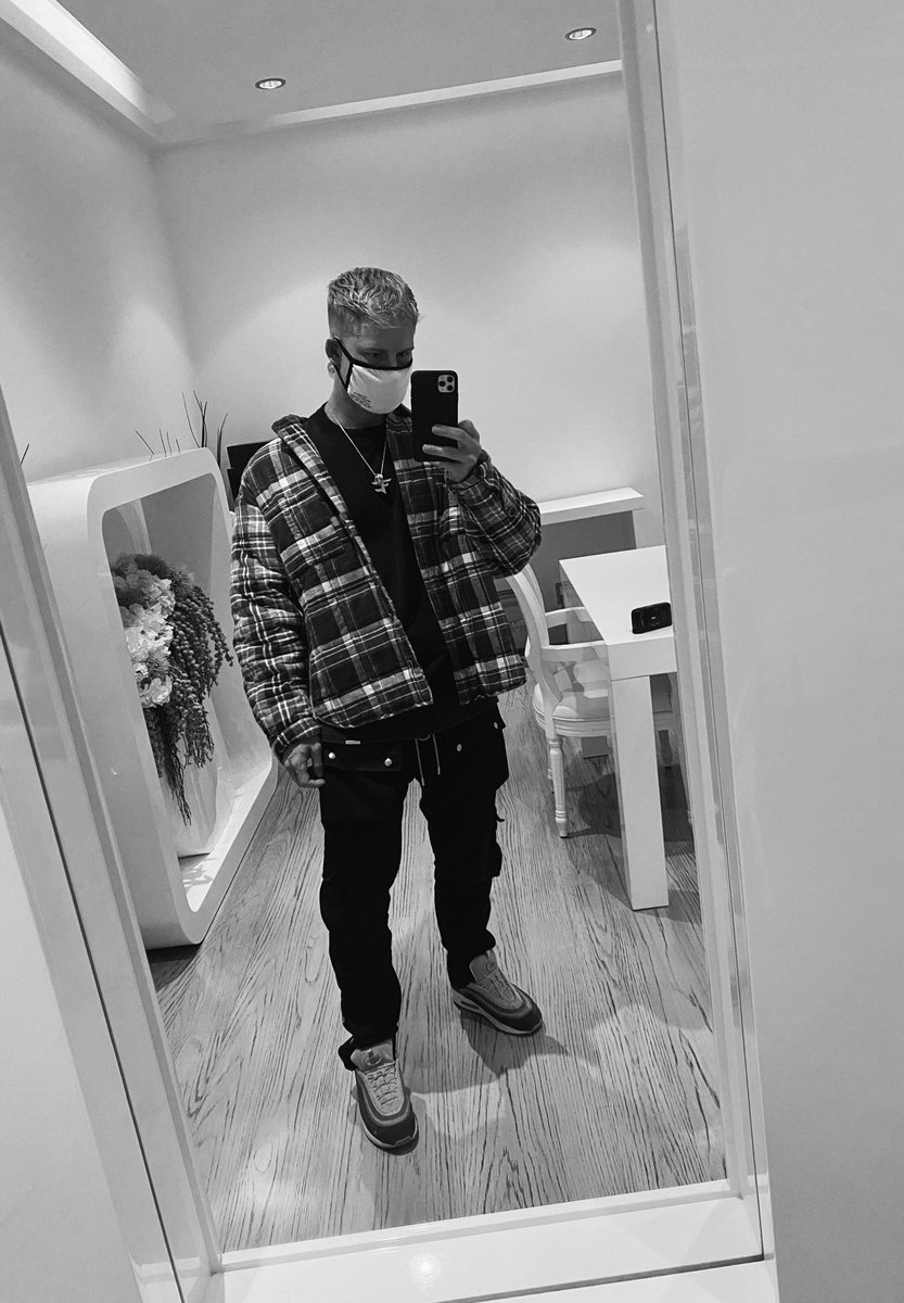 Teeqo's tweet image. Who wants a follow back? 🙇🏼🥀