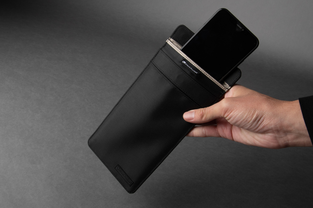 goslnt's tweet photo. Sleek, Minimal, and Durable.⁠
Available now in multiple colors to fit your needs.⁠
The Faraday Sleeve for You.⁠
⁠
#mindthegrid https://t.co/2OMP0y5g13