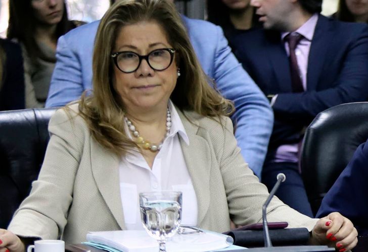 PabloEVazquez's tweet photo. ¿Se es o no se es opositor? No son opciones electorales!!! En los momentos vicerales ayudan a los oficialismos, en este caso permitiendo la revision de los translados de jueces, tres de ellos con investigaciones a CFK. https://t.co/MuDwwdtGdE