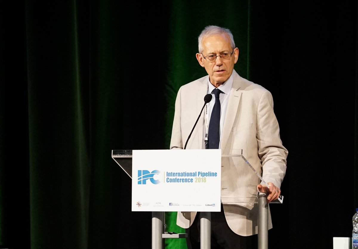 IPC_Calgary's tweet photo. It’s #throwbackthursday! At #IPC2018, Sarah Dr. Phil Hopkins was the recipient of the Lifetime Achievement Award! Award nominations for #IPC2020 are open until July 31! https://t.co/wnYLSxRnSY