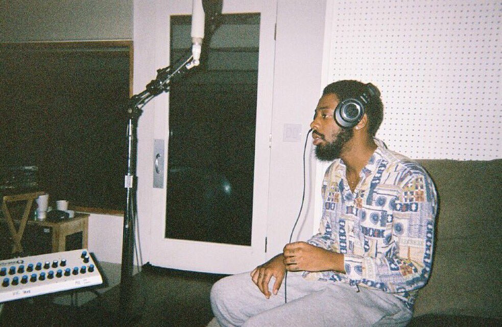 Avec Into, Sonder crée un projet d’une très belle cohérence, s’étendant avec une fluidité impressionante tout étant autonome l’une des autres. Brent Faiyaz décrit ce projet comme le reflet d’une pensée qu’il ne pourrait pas aborder dans des discussions quotidiennes.