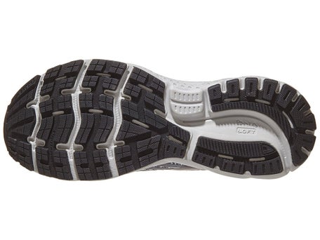 SolesInMotion_'s tweet photo. There's a reason the Brooks Ghost is one of the most popular running shoes year after year. The extremely popular Brooks Ghost 13 is an everyday running shoe that offers reliable cushioning and comfort. https://t.co/WLOUvXrp8M