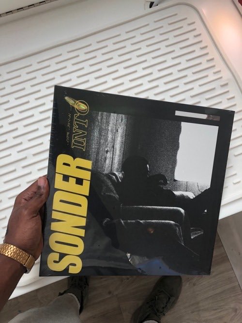 Into est un projet attrayant, ambitieux, cohérent, et surtout maîtrisé de bout en bout que ce soit au niveau de l’instrumentalisation, des prestations vocales, de l’atmosphère et de l’ambiance apporté avec cette expérimentation visuel en musique.