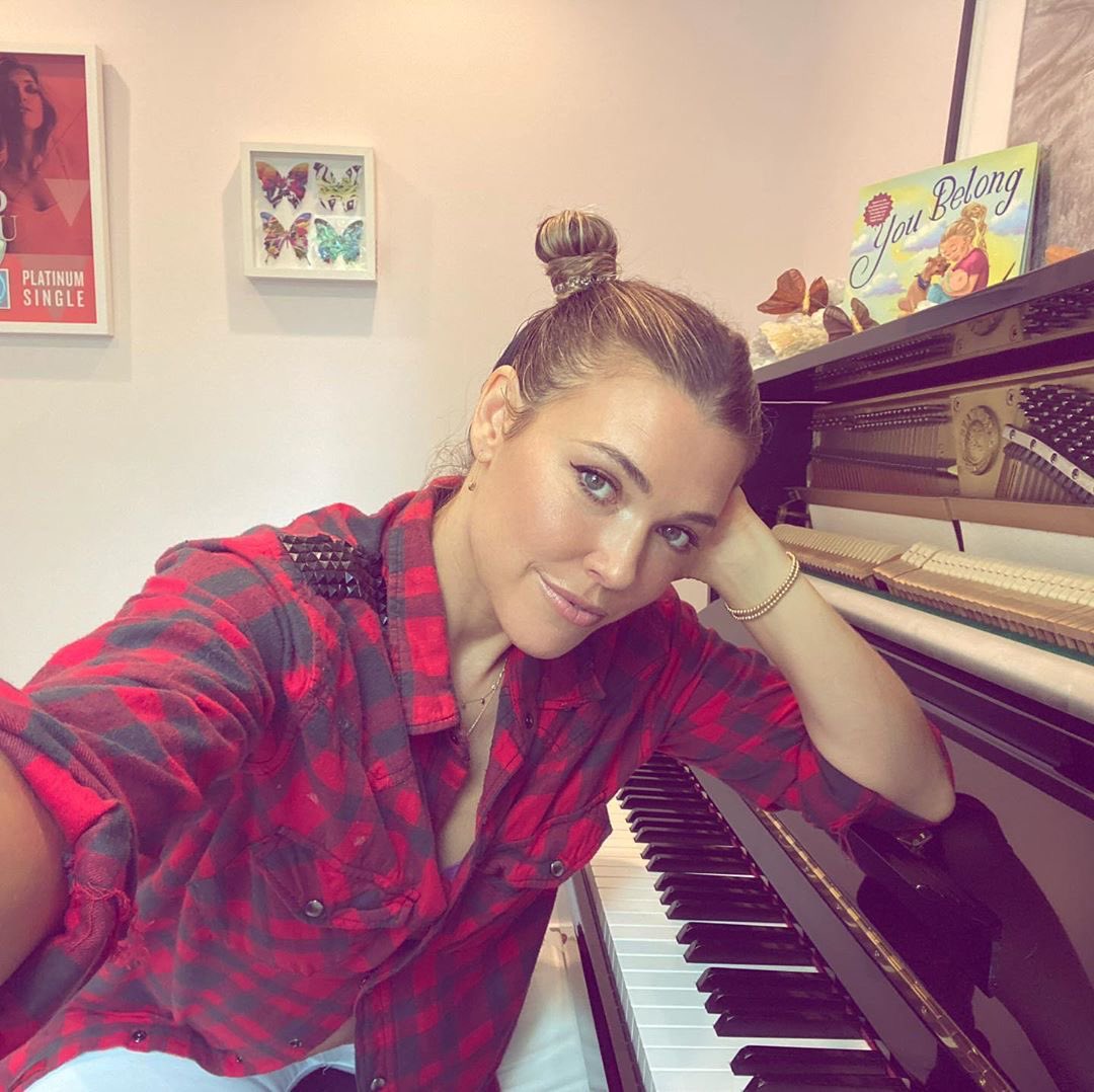RachelPlatten's tweet photo. Do u remember last week when i was all, we choose our thoughts! 🙄 Repeat after me! Yeah...ugh that sht is hard. I didn’t do a great job of it this week admittedly. https://t.co/bPLP4saQ3j
