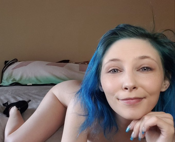 Yeah I wear shoes in bed fight me https://t.co/w6tIKHYkpQ