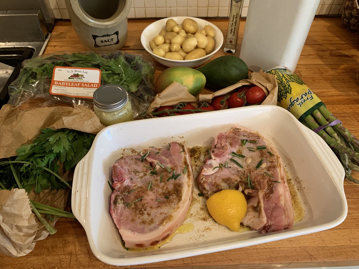 Tonight’s supper sourced locally; <a href="/pontcannafruit/">jason collins</a>: fruit and veg <a href="/CasanovaCardiff/">Casanova Restaurant</a>: luscious olive oil <a href="/ReesButcher/">ReesTheFamilyButcher</a>: hefty pork chops and myself for my newly excavated potatoes! Swper lleol heno -yr holl gynhwysion wedi’u prynu a’u tyfu daflaid carreg o’r drws ffrynt. #siopalleol