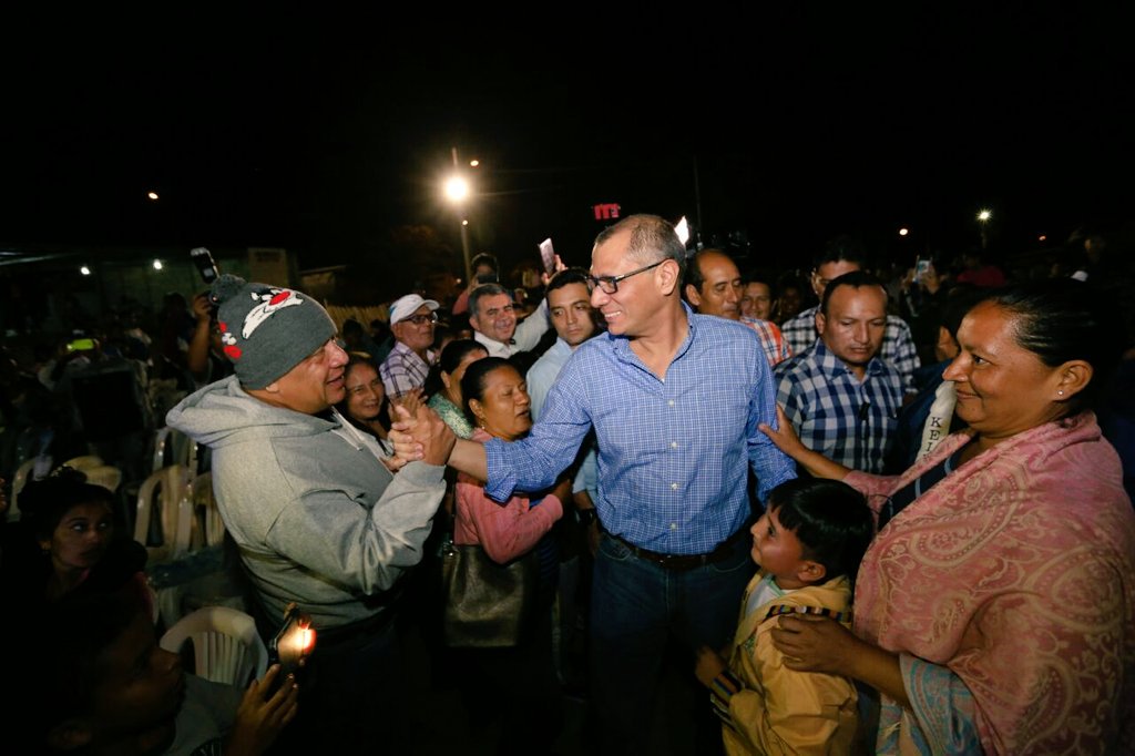 moniquejolie's tweet photo. We demand Freedom for Jorge Glas, the only true Vice-President of Ecuador who was locked up on false "fraud" charges after he revealed President Moreno's corruption.

Please sign &amp; share this petition: https://t.co/u2zfRy1WS6

#ResisteGlas #LibertadParaJorgeGlas #Venceremos https://t.co/bC9QKXR7zM