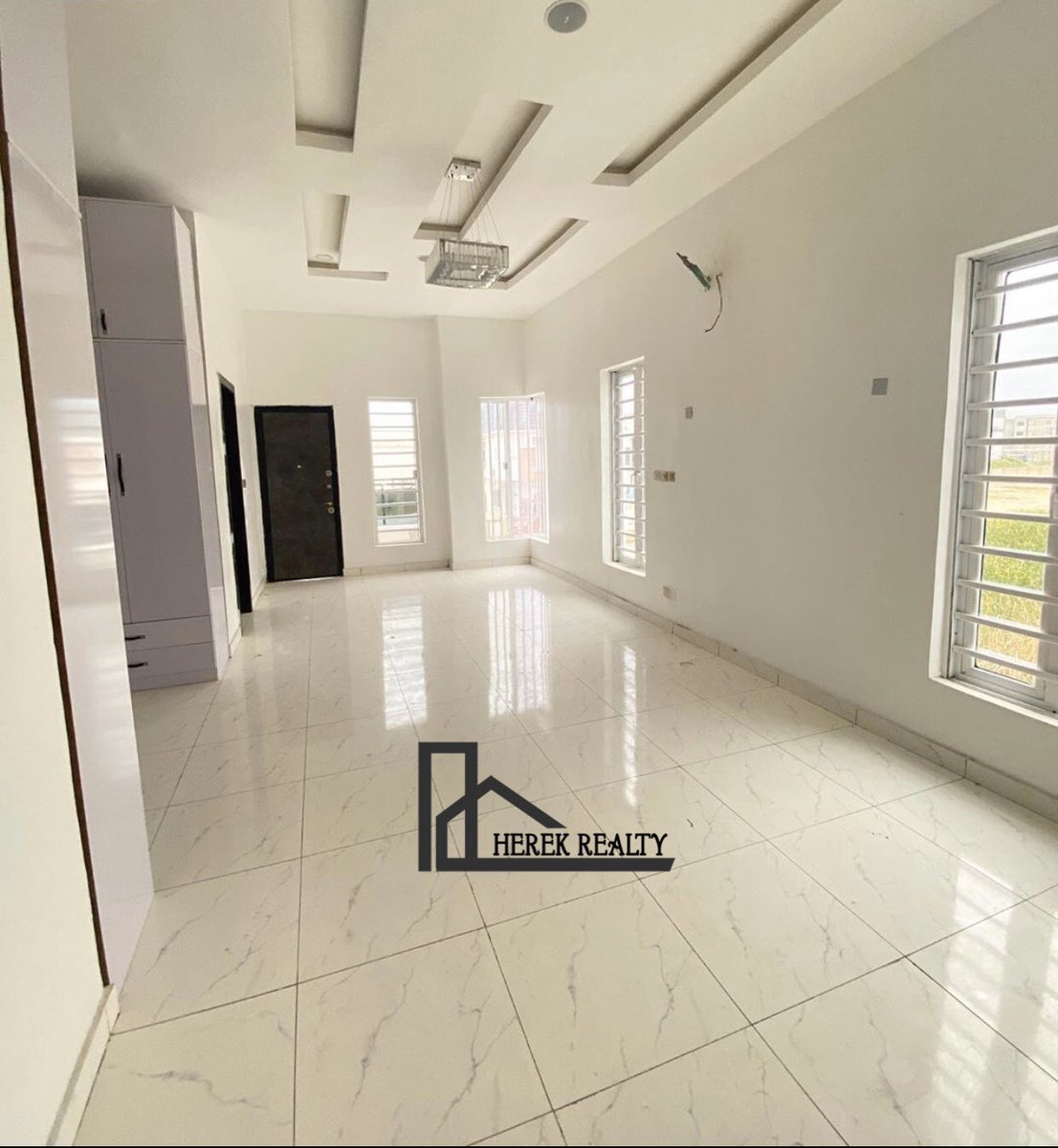 herekrealty's tweet photo. 4 BEDROOM SEMI-DETACHED DUPLEX FOR SALE!!!

📍2nd Toll Gate, Lekki, Lagos 🇳🇬
Price: N55M ($123k)

Features:
-New
-All Rooms En-suite 
-CCTV Camera
-Car Port
-Fully Fitted Kitchen 
-Speakers
-Water Treatment
-Washing Machine 
-1 Boy’s Quarter 
#lekkiproperties #africa #luxury https://t.co/sxP68O9Pzg